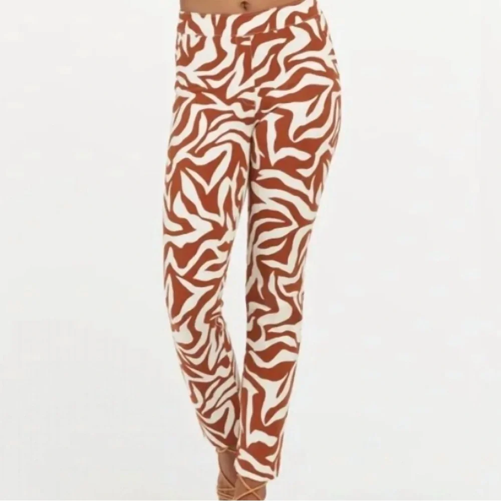 SPANX Cream and Brown Patterned Printed Pull-On Pants – Size M/M Petite - Picture 8 of 8